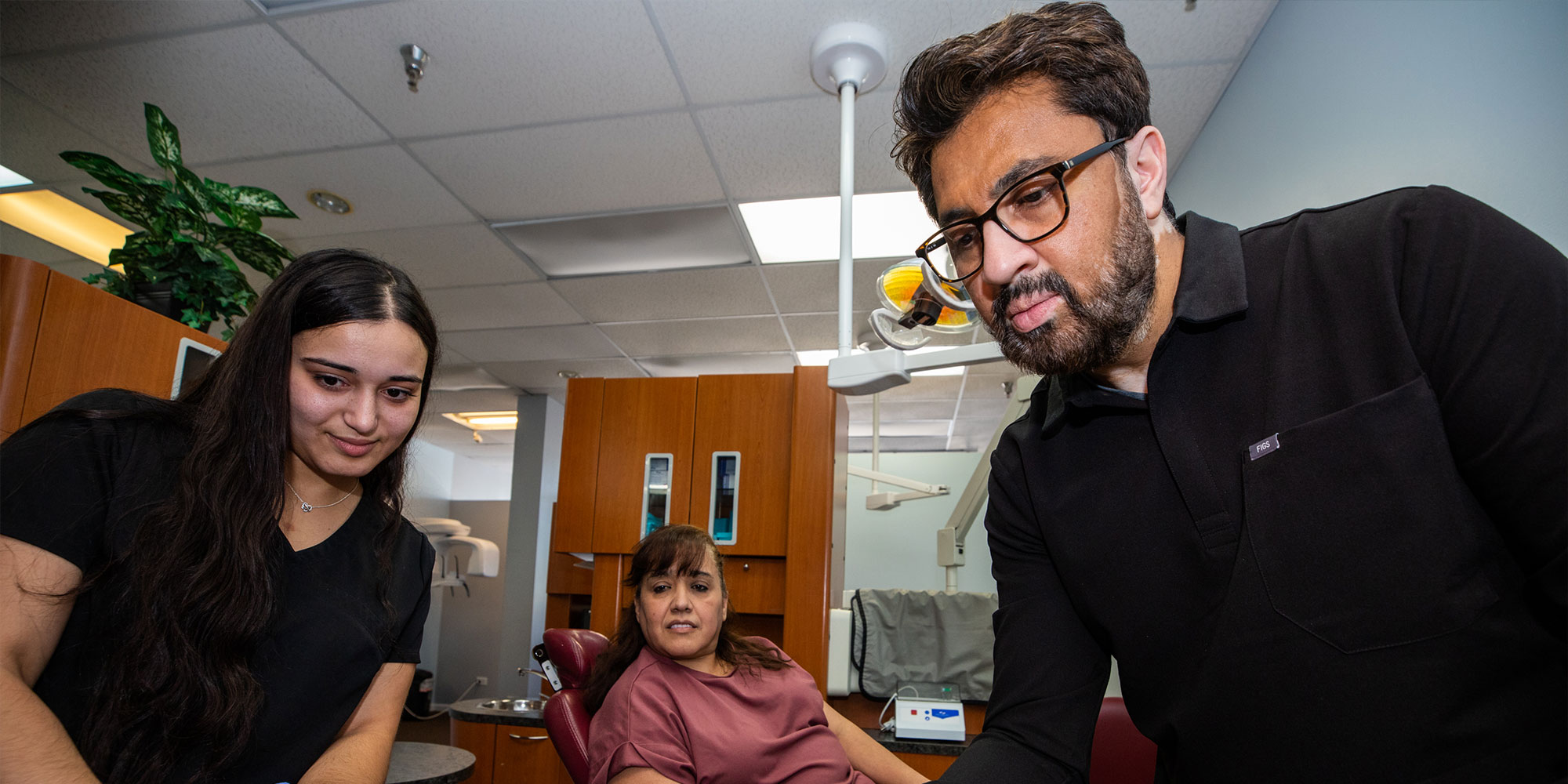 Dr. Asim explaining treatment for veneers